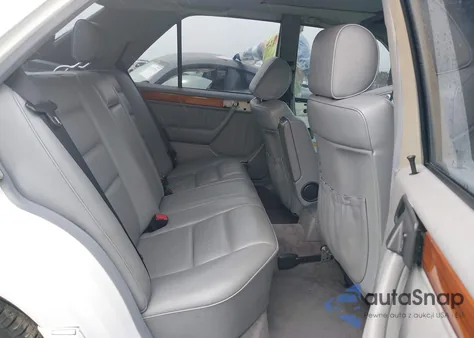 1995 Mercedes-Benz E 320 Base/320 Special z USA, uszkodzony, nr VIN WDBEA32E9SC193150